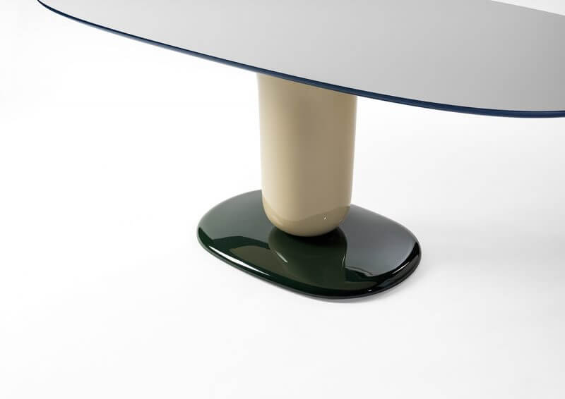 EXPLORER DINING TABLE