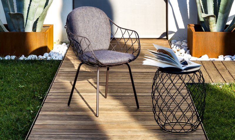 Magis_piña_chair_ambient_multi_SD1842_brown_polyhedra_1119_outdoor_01