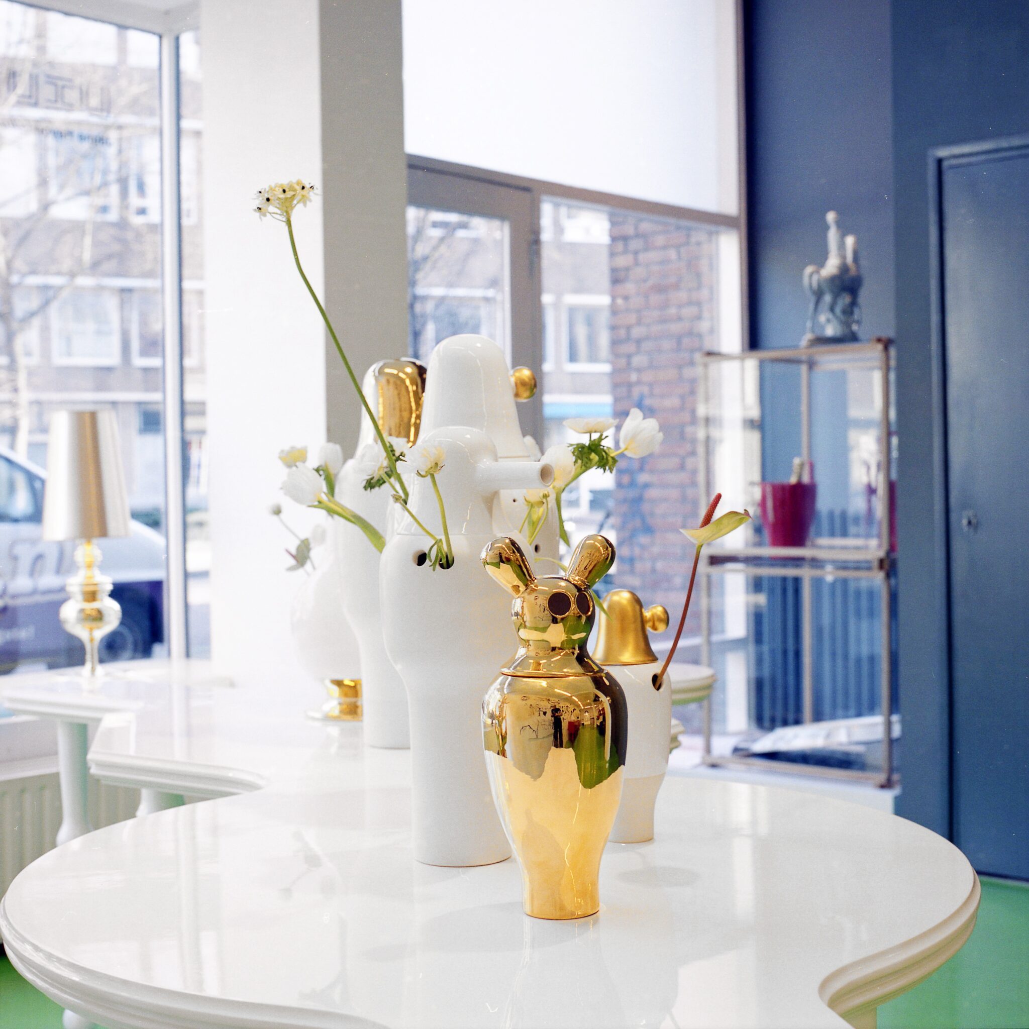 Stage at VIVID Gallery – HAYON STUDIO